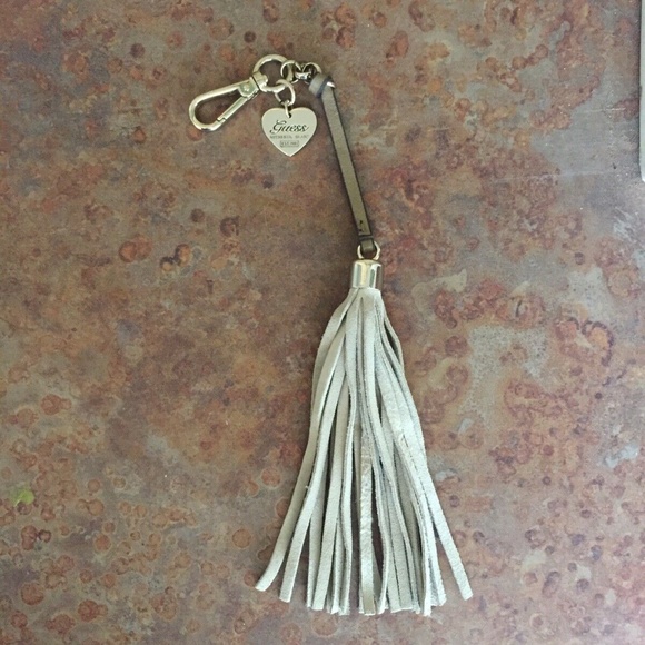 Guess Purse Clip Tassel - Picture 1 of 7